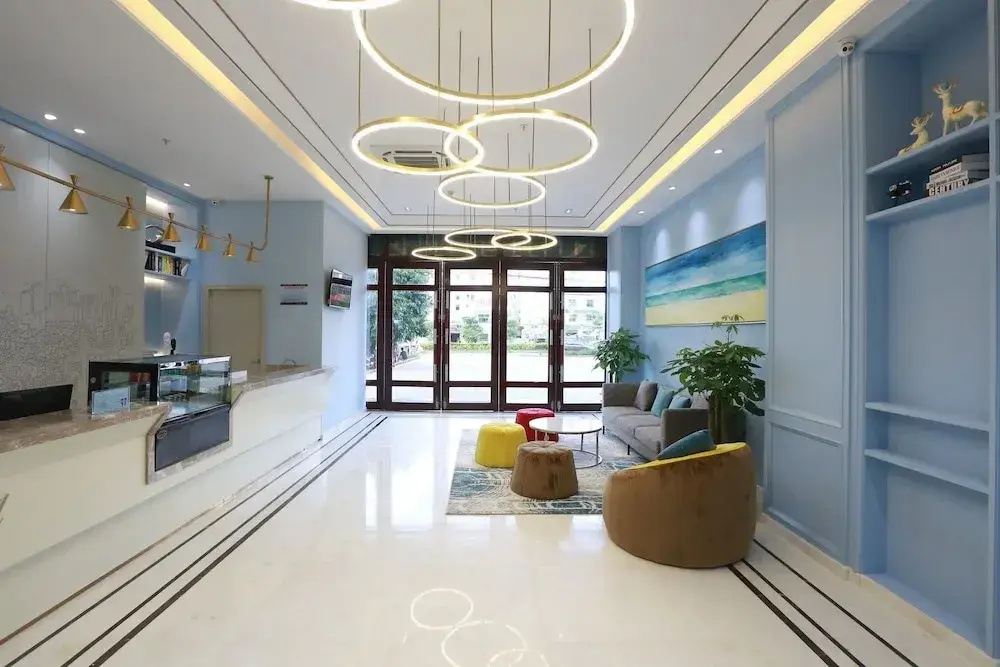 Lobby & Reception