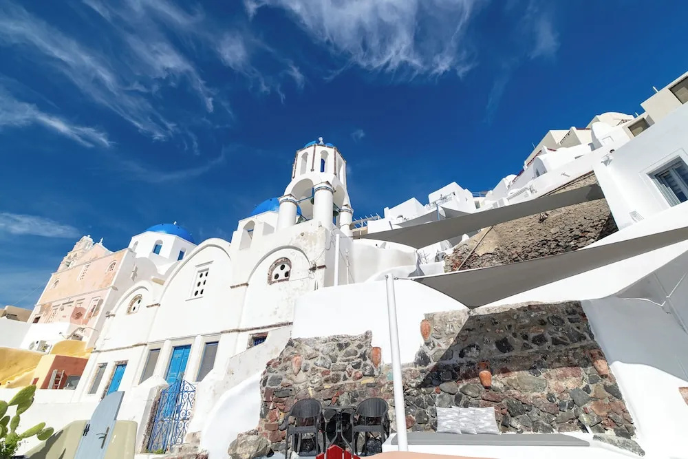 Santo Blue Horizon - The Blue Domes View