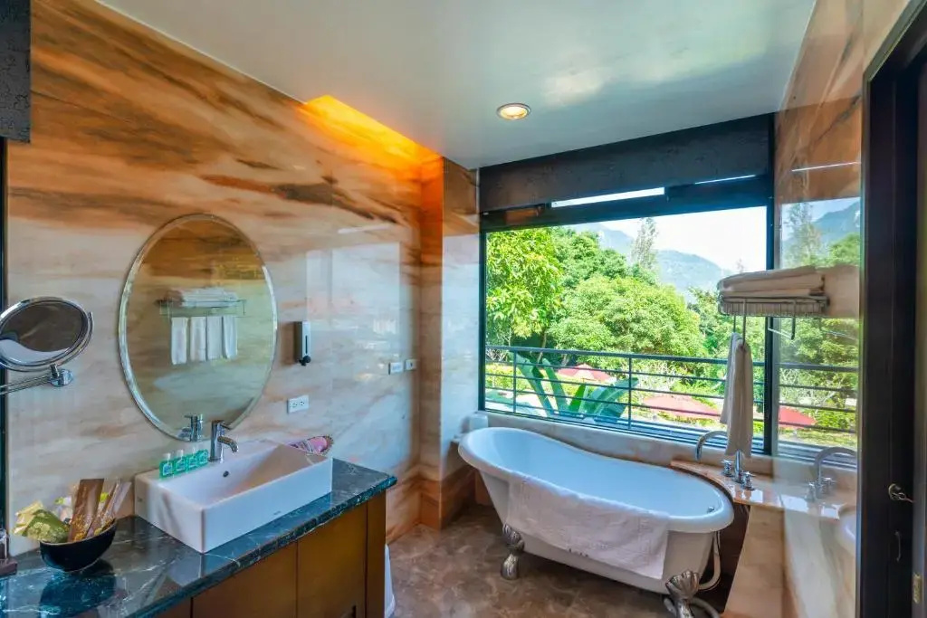 Standard Quadruple room with sea view