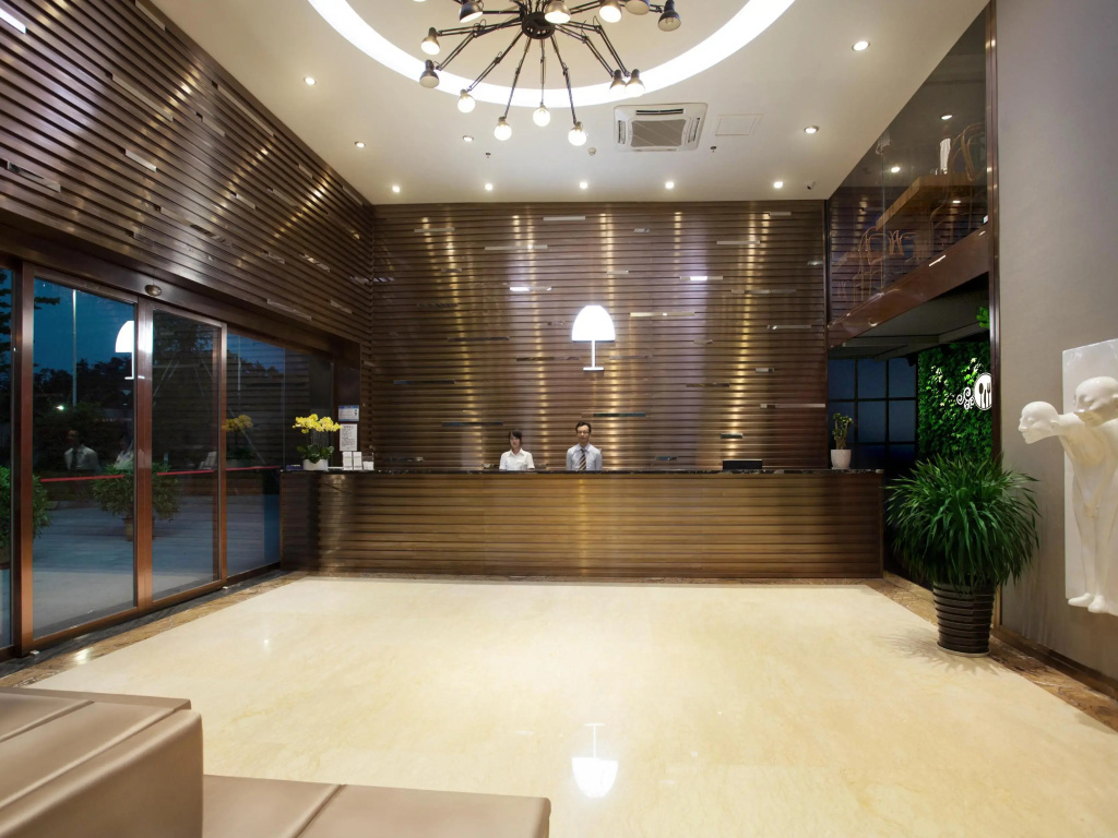 Lobby & Reception