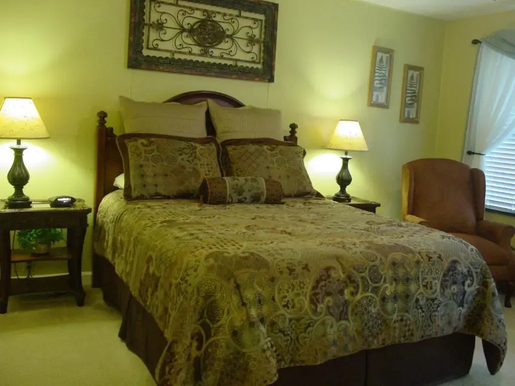 Standard Double room with garden view (full double bed)