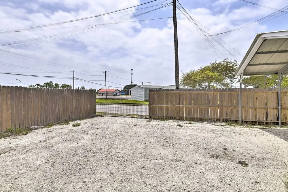 Fire Pit & Grill: Fishing Cottage in Aransas Pass!