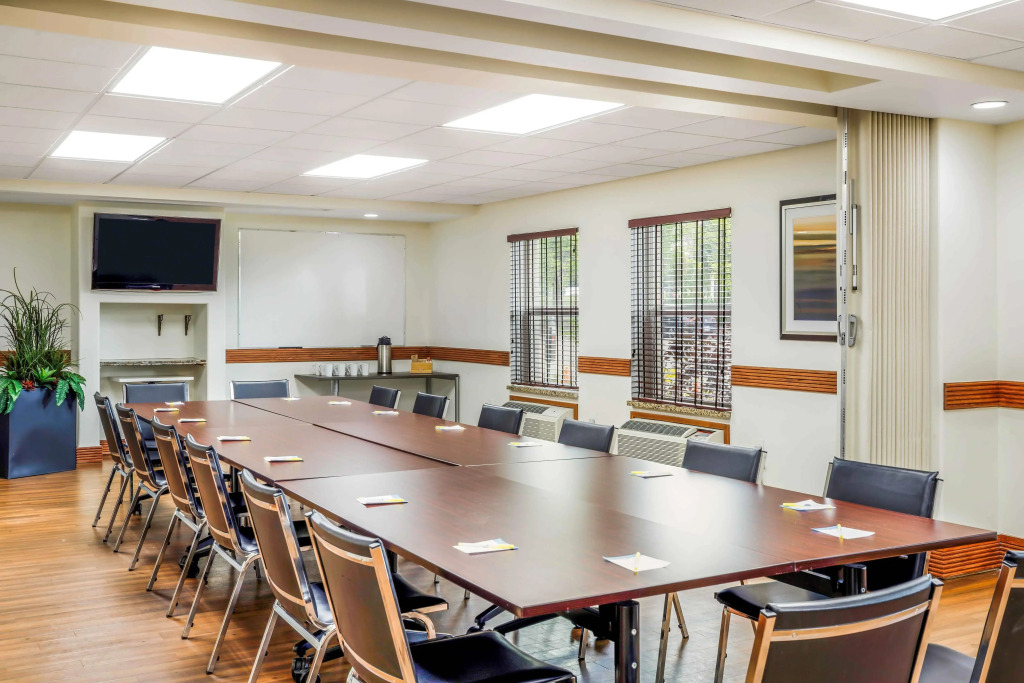 Days Inn & Suites by Wyndham Sherwood Park Edmonton - фото 12