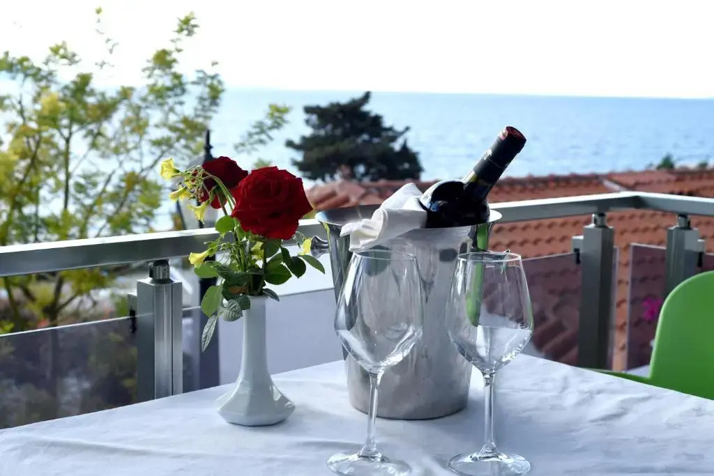 Deluxe Double room with balcony and with sea view (full double bed)