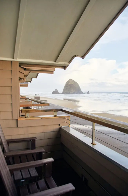 Double Studio beachfront (full double bed)