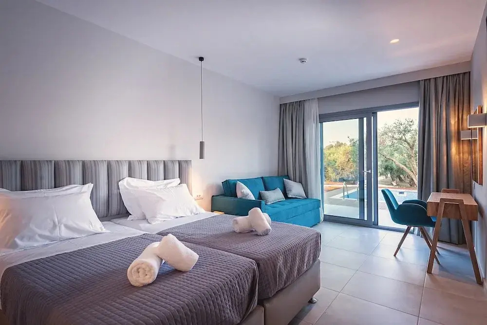 Deluxe Quadruple room with balcony