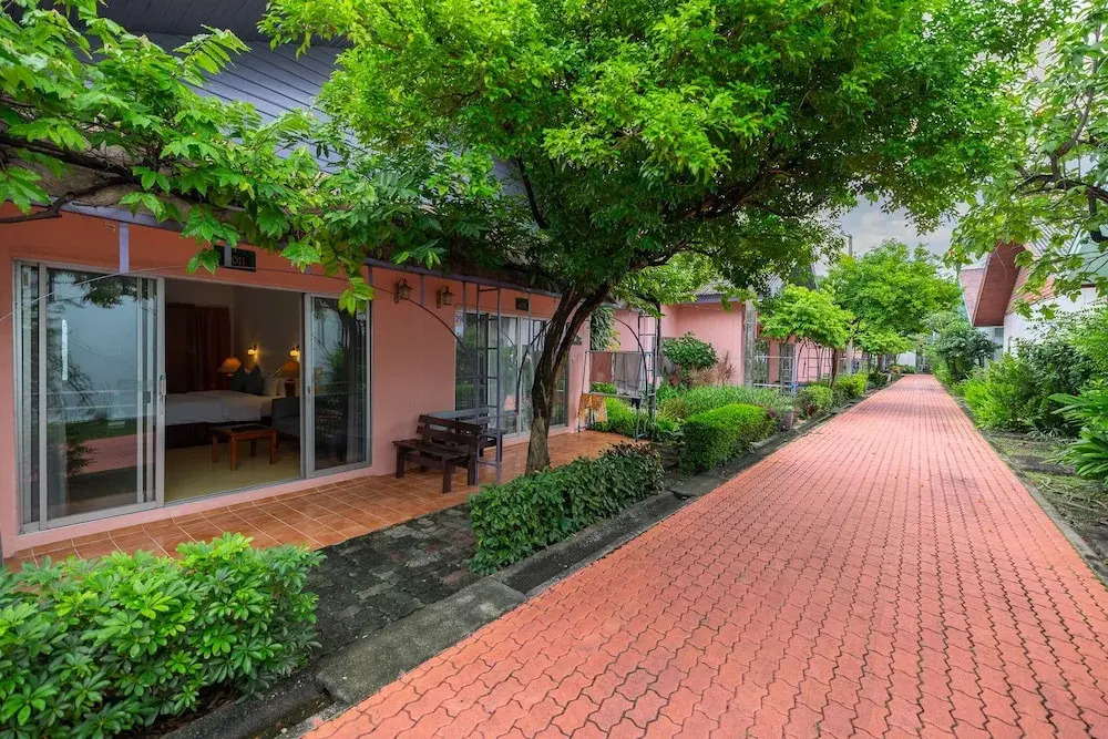 Коттедж Deluxe c 1 комнатой в Bangkok Rama Hotel