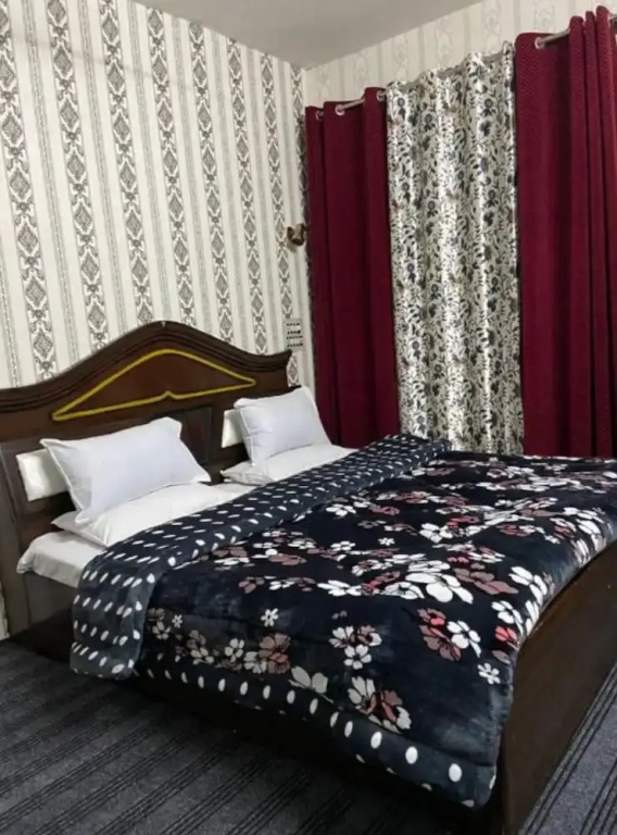 Deluxe Double room (full double bed)