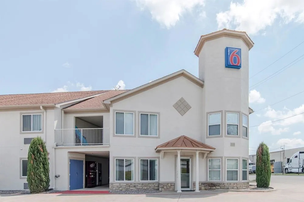 Motel 6 Hutchins Tx — фото