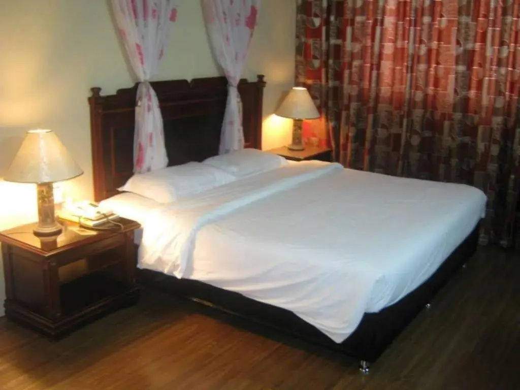 Deluxe Double room (full double bed)