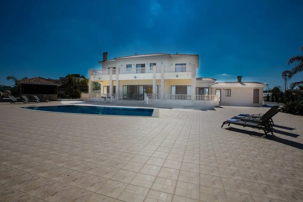 Villa Geordie 7 Platinum