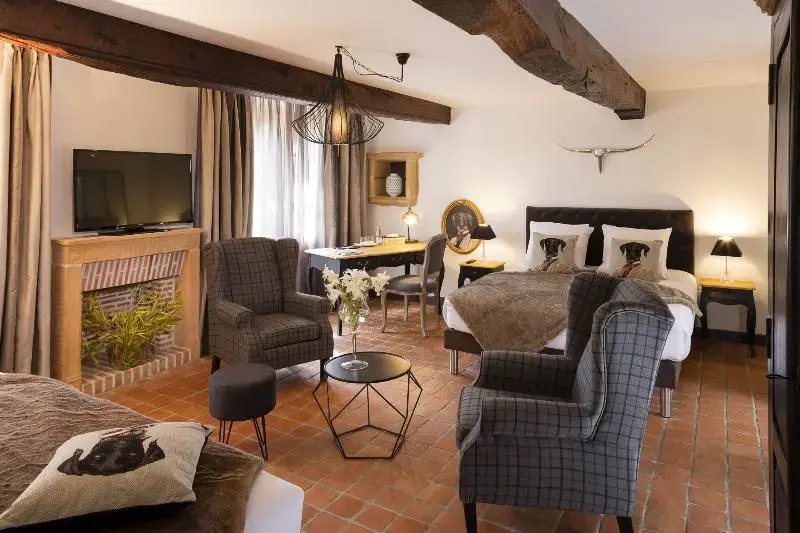 Contact Hôtels Le Savigny & Spa - Chambres