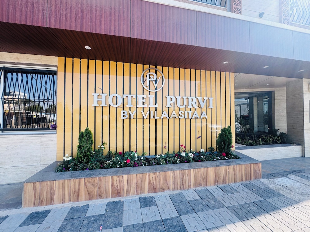 Hotel Purvi By Vilaasitaa Indore