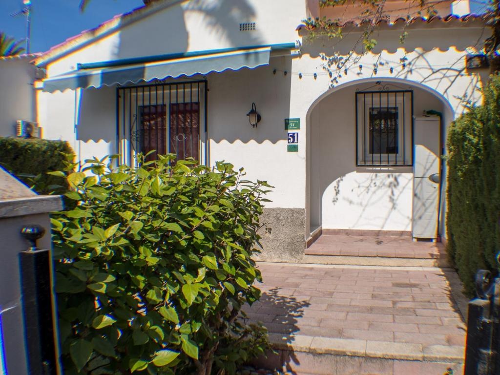 Villa 2 hab cerca piscina toboganes. wifi gratis