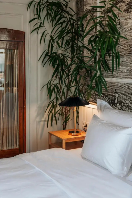 Deluxe Double room with balcony (full double bed)