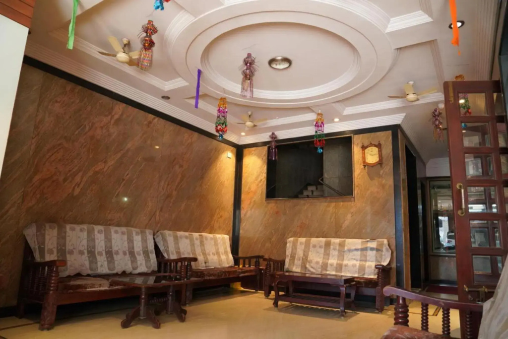 Lobby & Reception
