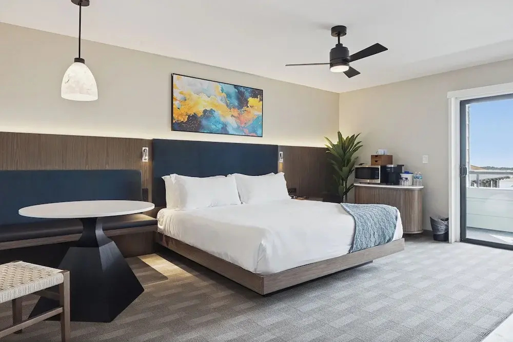 Deluxe Double room with ocean view (full double bed)