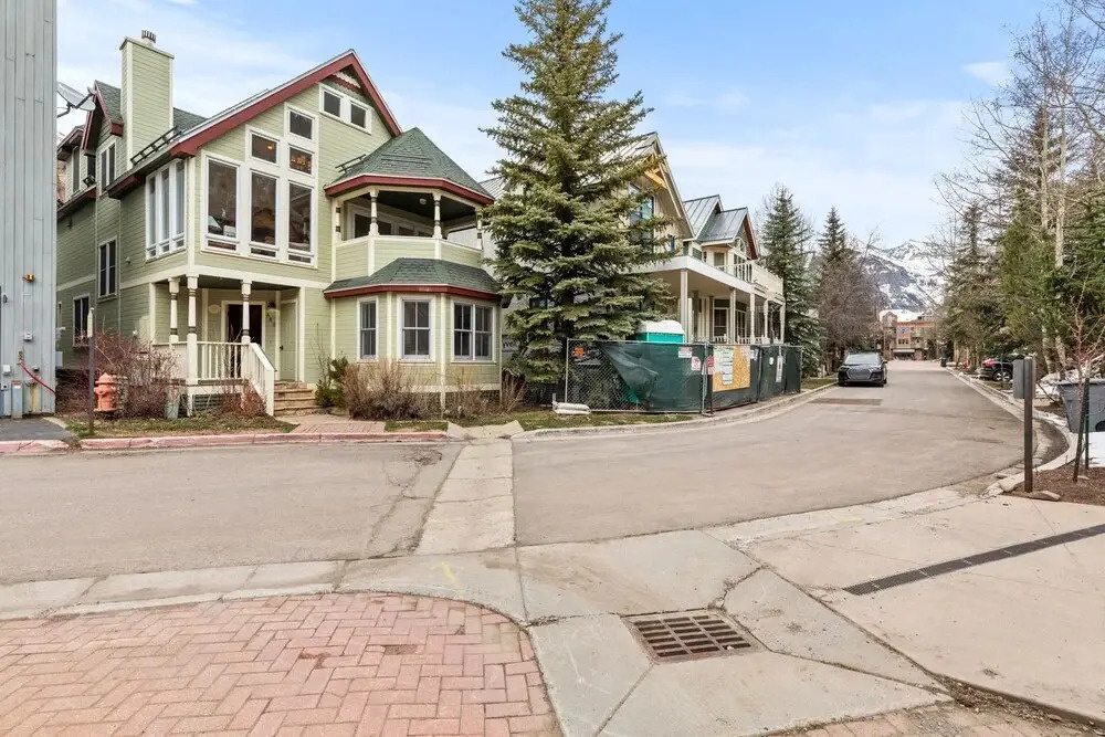 Legacy House - 4 Bedroom Home Mountain View - LLH 56943 2