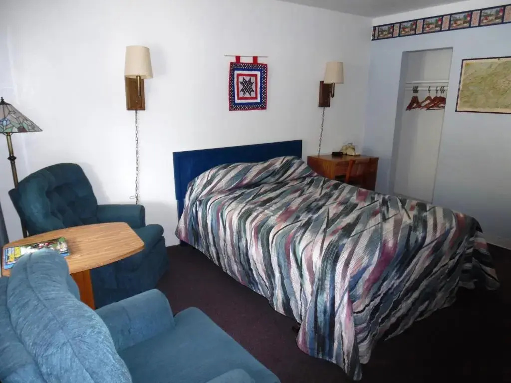 Double Suite (full double bed)