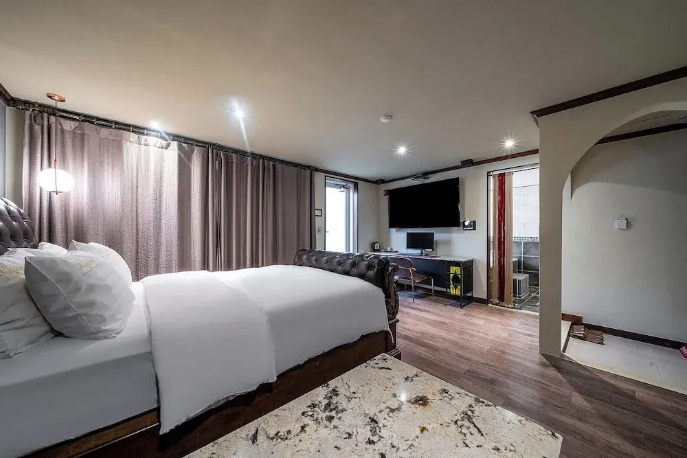 Suite with balcony