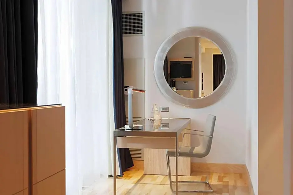 Standard Double room with city view (full double bed)