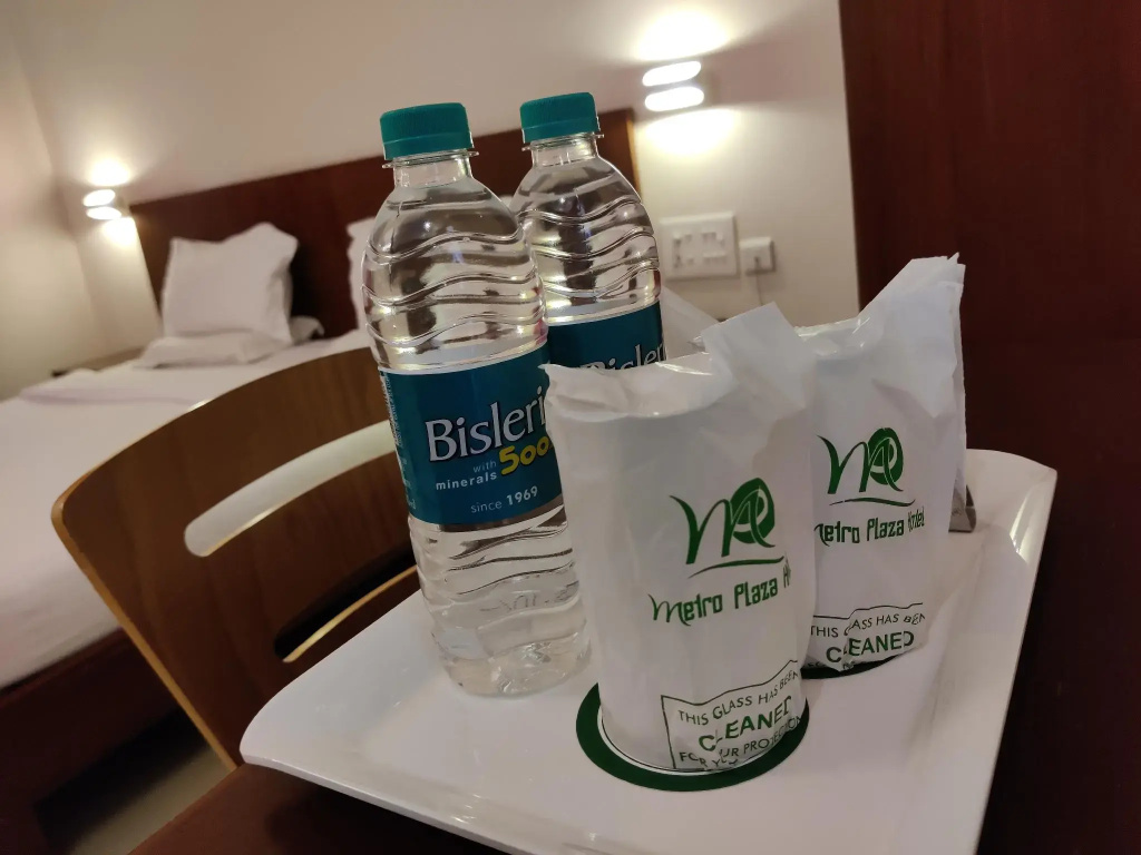 Metro Plaza Hotel - Chambres