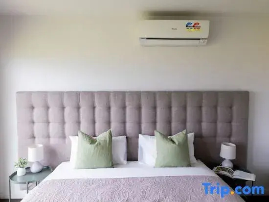 2 Bedrooms Penthouse Apartment with ocean view