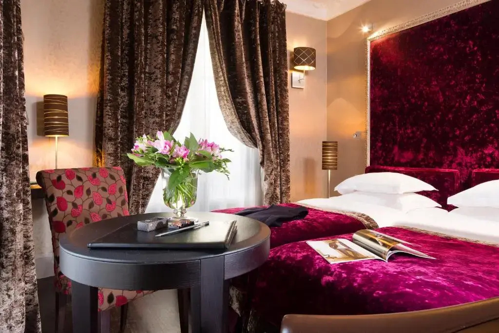 Hotel Ares Eiffel 105