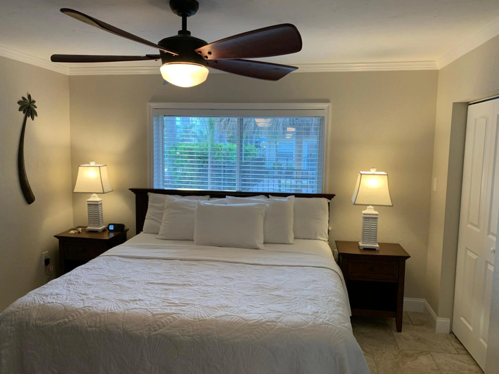 Twin Palms at Siesta — 2