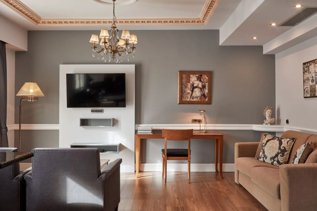 Executive Suite with city view