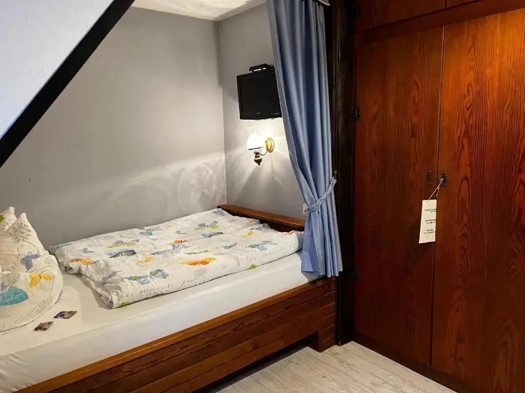 Economy Double room full double bed