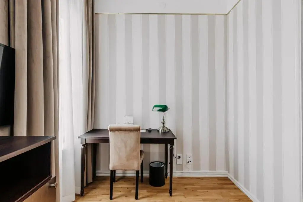 Skara Stadsl, Sure  Coll. by Best W. - Chambres