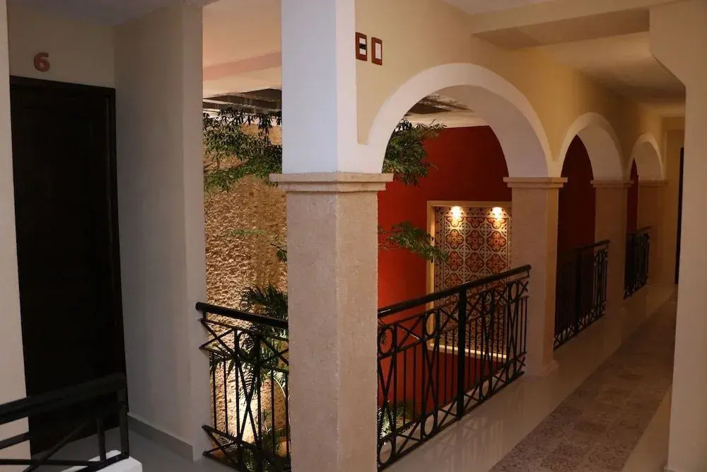 Lobby & Reception