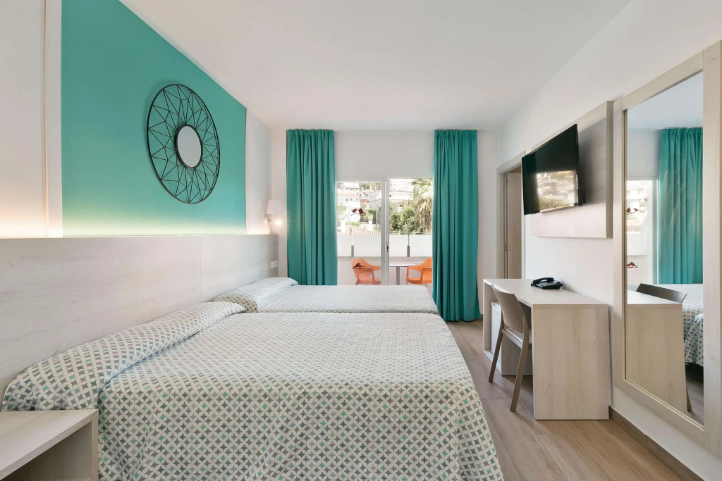 Double room (full double bed)