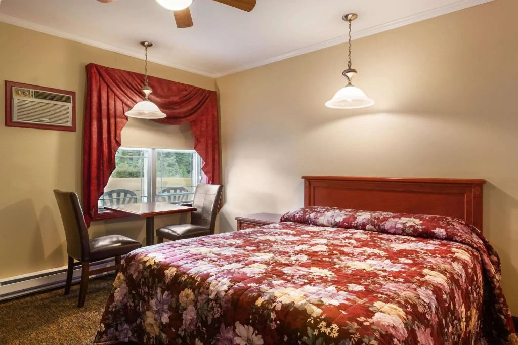 Standard Double room (full double bed)