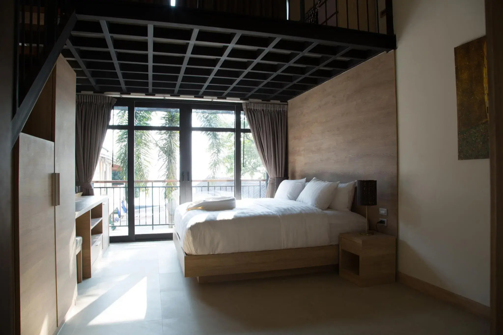 Standard Duplex room with pool view