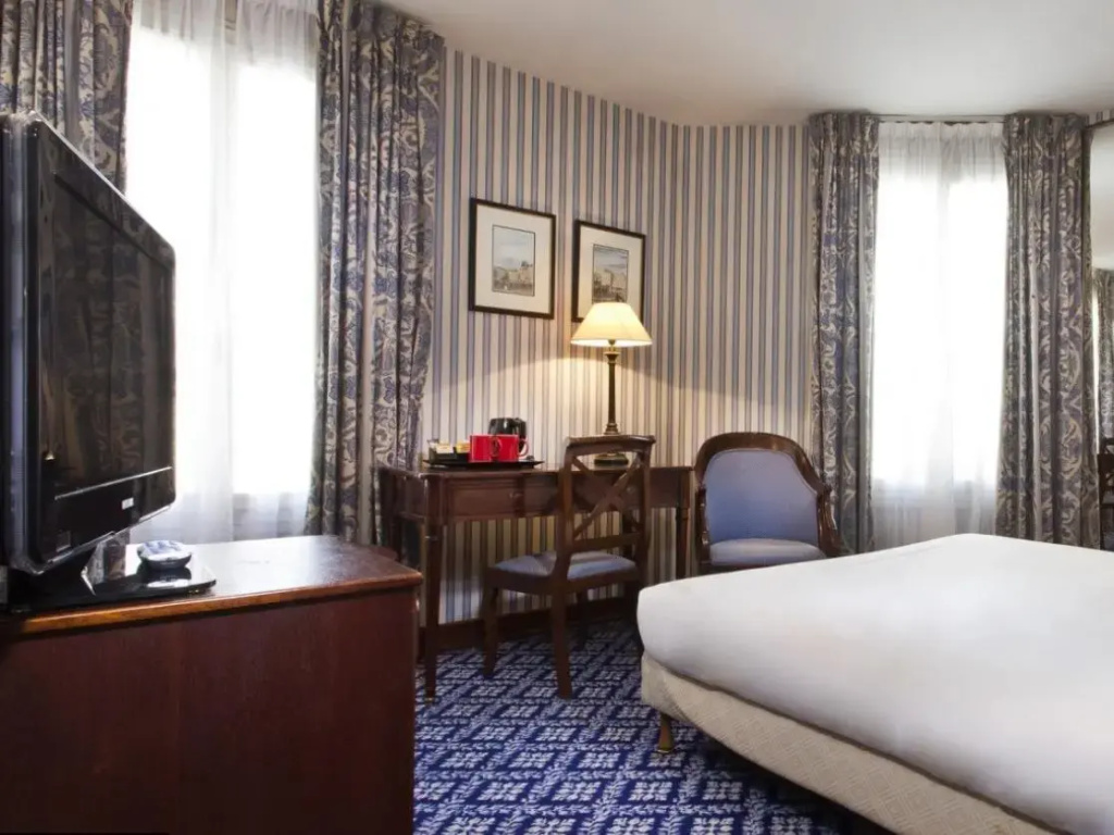 Deluxe Double room (full double bed)