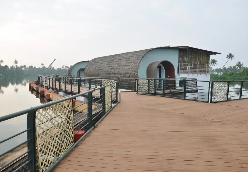 Aquatic Island by Poppys, Cochin - Général
