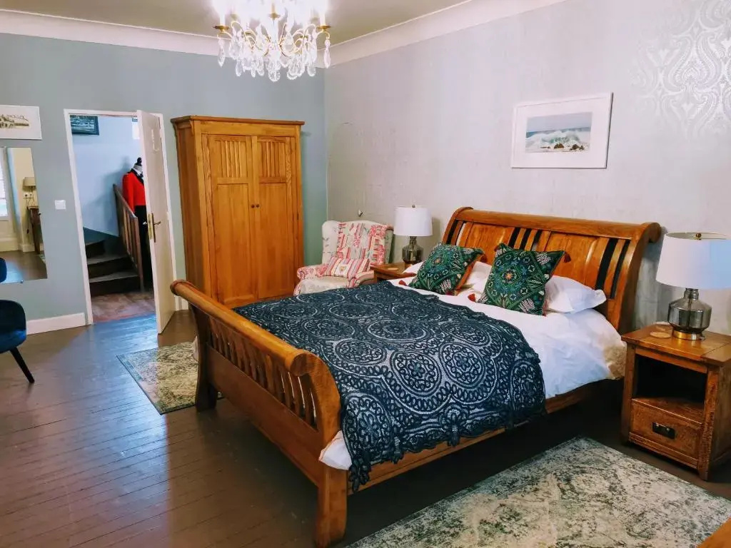 Deluxe Double room (full double bed)