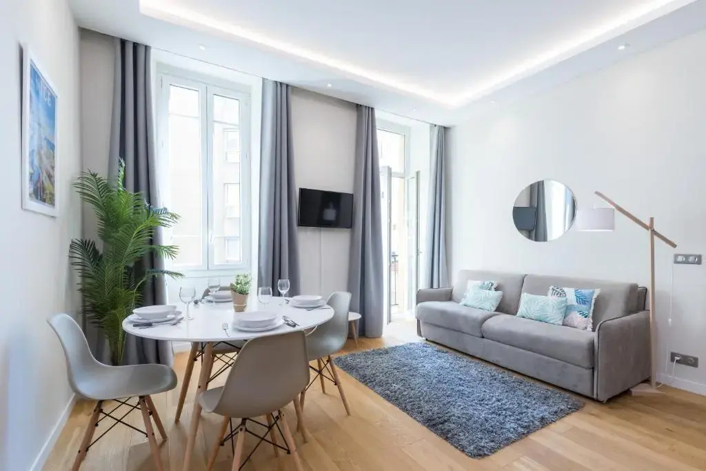 Brand New 1 Bdr Place du Pin