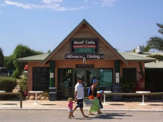 Ningaloo Coral Bay Backpackers image