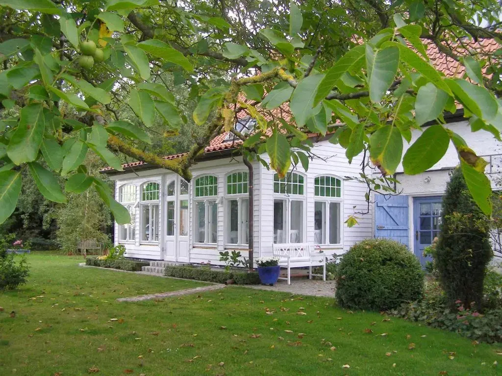 5 Bedrooms Cottage