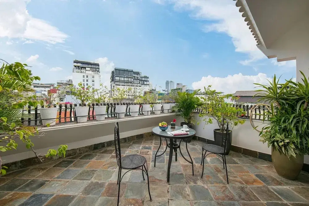 2 Bedrooms Royal Suite with courtyard view