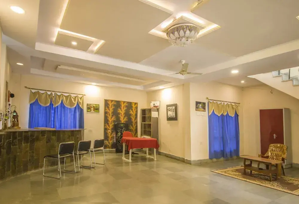 Lobby & Reception