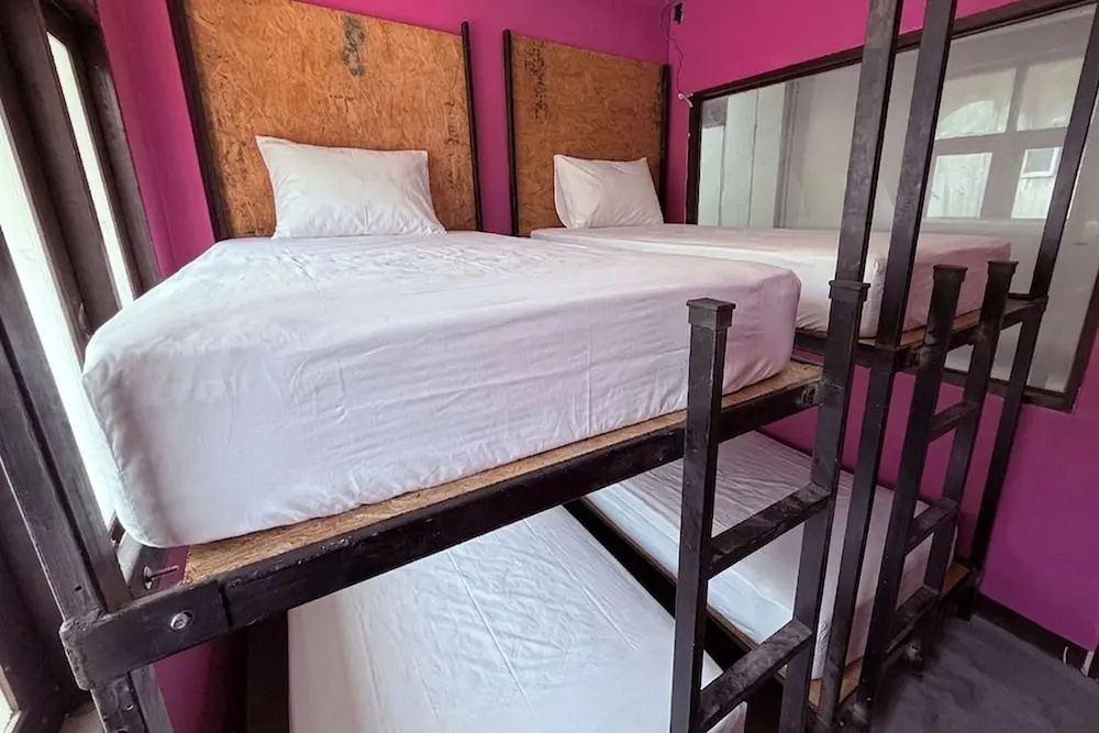 Pink Kraken Hostel — фото