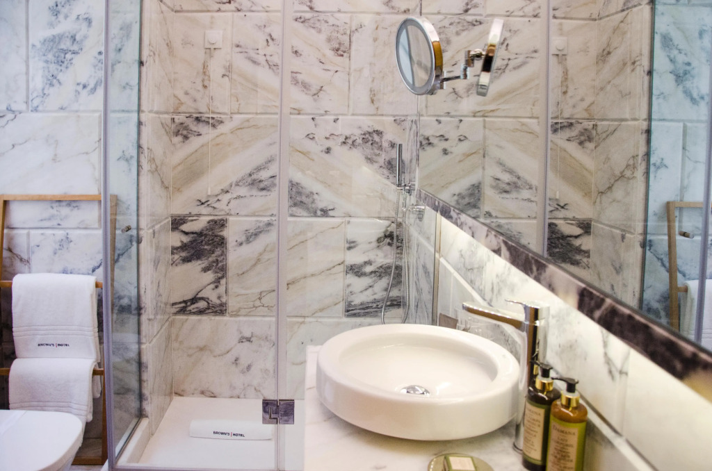 Brown's Central Hotel by null