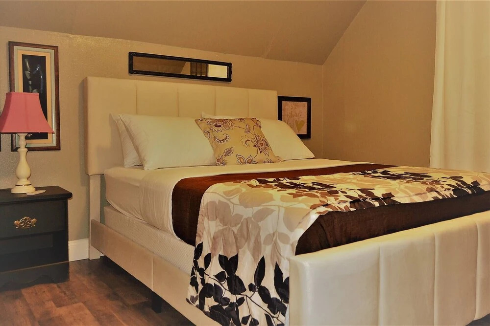 The Bungalow at Grand Forks — фото 4