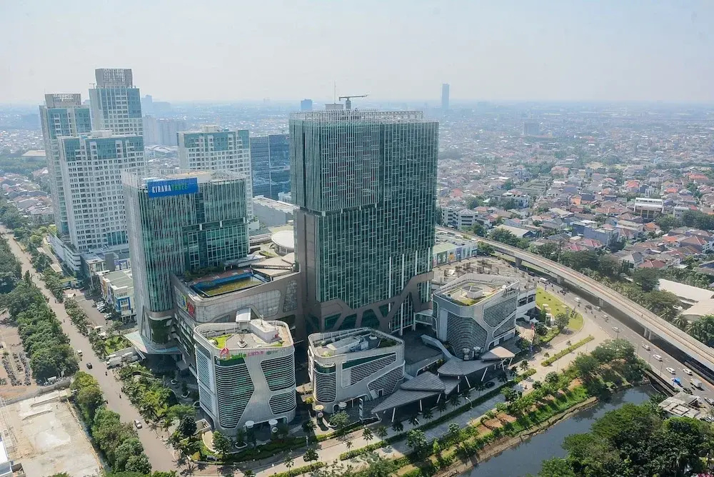 Comfort with City View Studio Tifolia Apartment