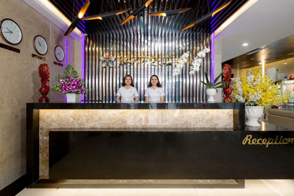 Lobby & Reception