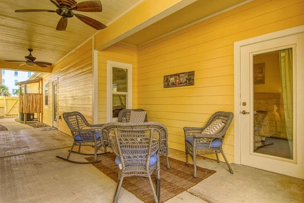 Admirals Quarters 103pb 2 Bedrooms 2 Bathrooms Condo